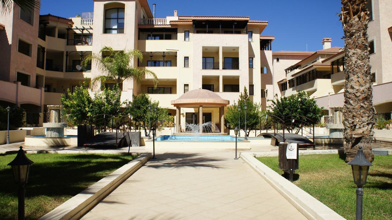 Townhouse Queens Gardens Paphos Rum bild