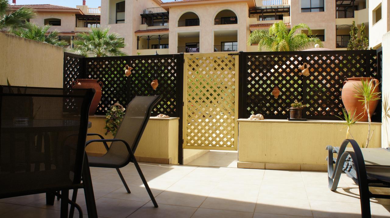 Townhouse Queens Gardens Paphos Rum bild