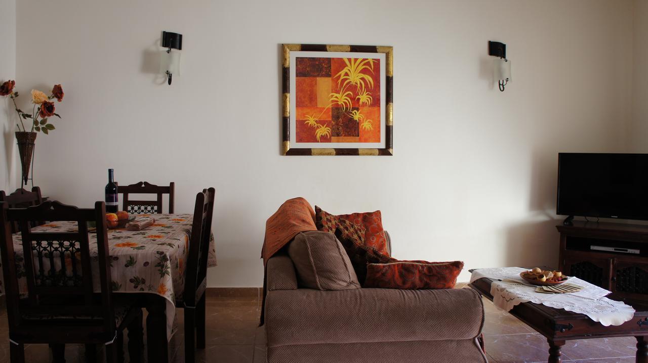 Townhouse Queens Gardens Paphos Exteriör bild