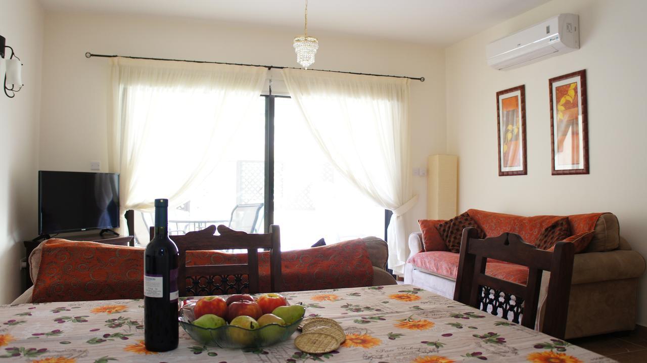 Townhouse Queens Gardens Paphos Exteriör bild