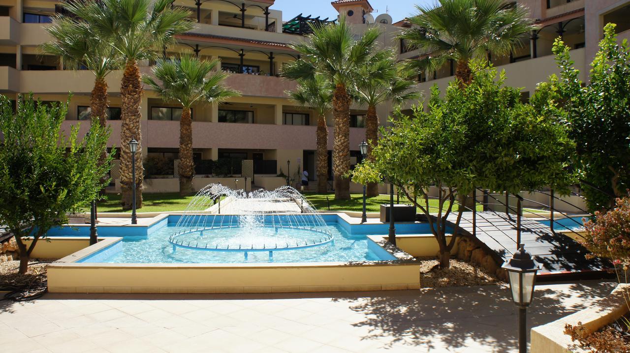 Townhouse Queens Gardens Paphos Rum bild