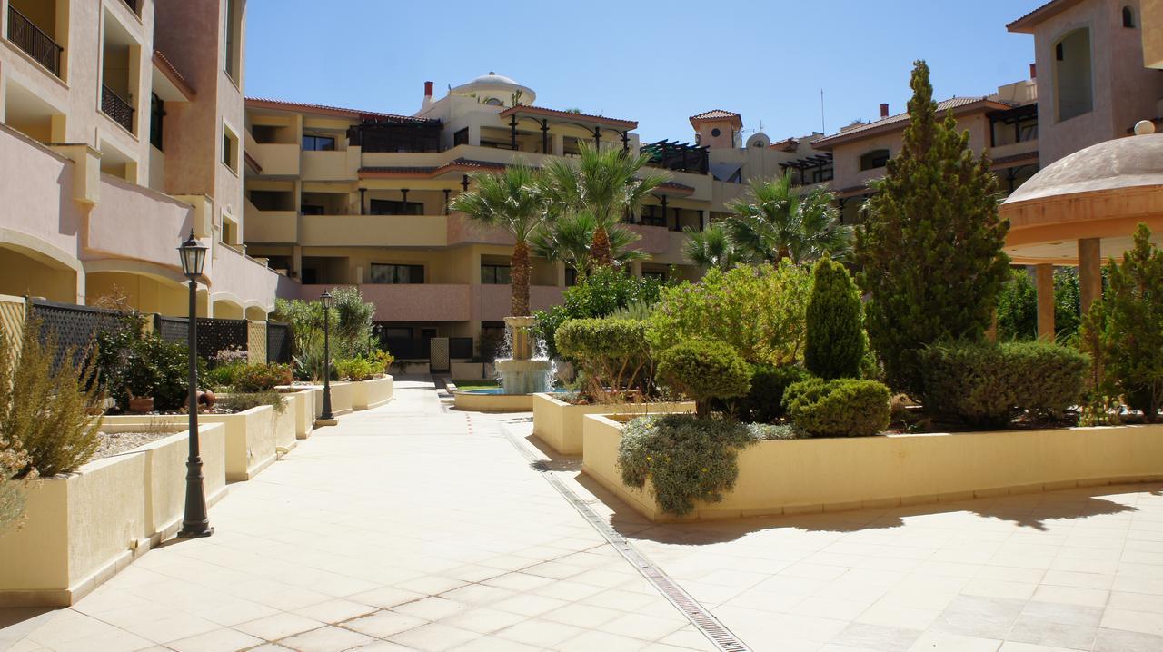 Townhouse Queens Gardens Paphos Rum bild