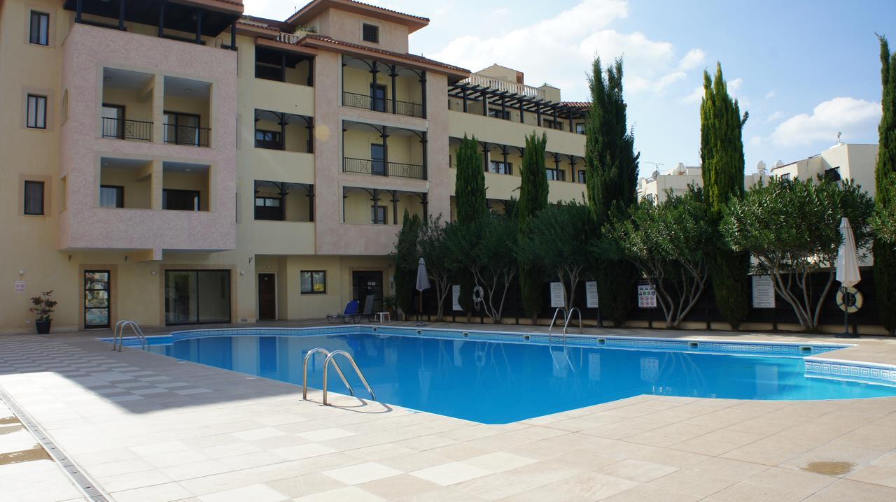 Townhouse Queens Gardens Paphos Rum bild
