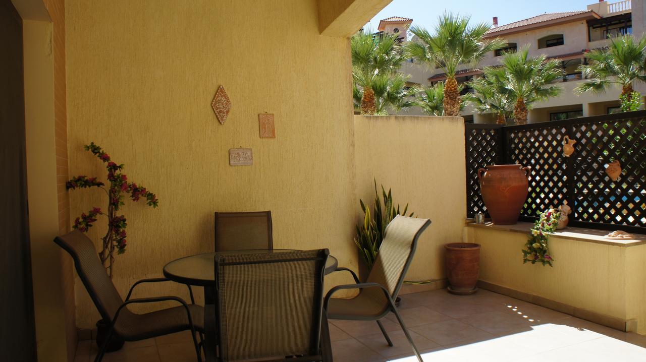Townhouse Queens Gardens Paphos Rum bild