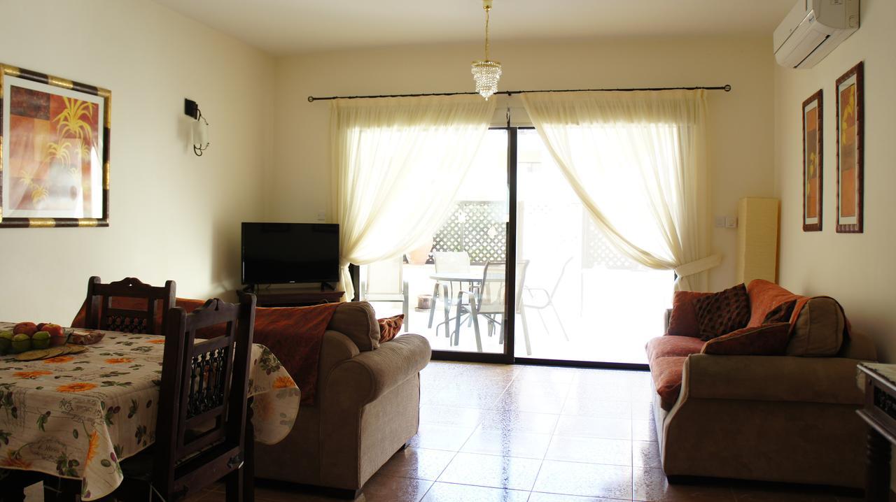 Townhouse Queens Gardens Paphos Exteriör bild
