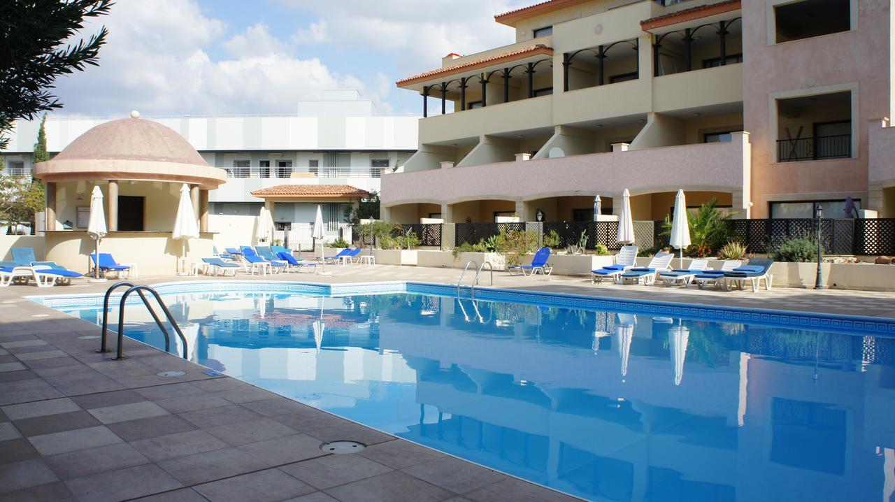 Townhouse Queens Gardens Paphos Rum bild