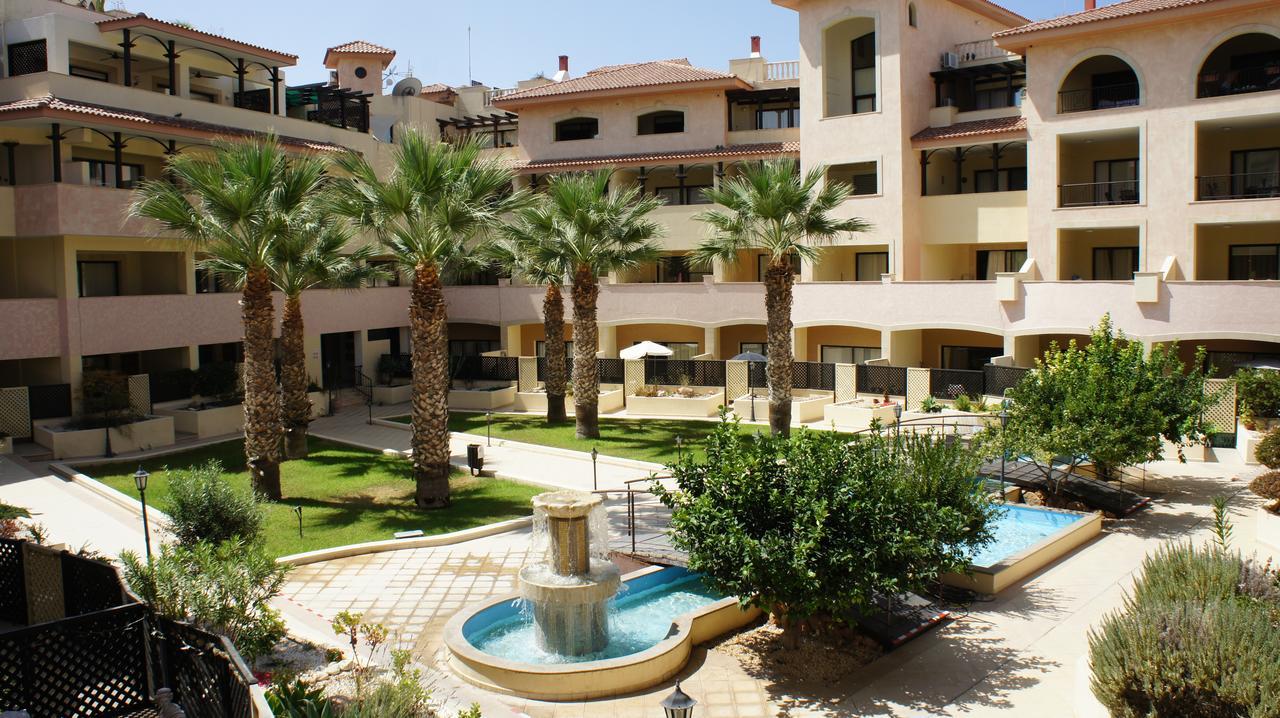 Townhouse Queens Gardens Paphos Exteriör bild