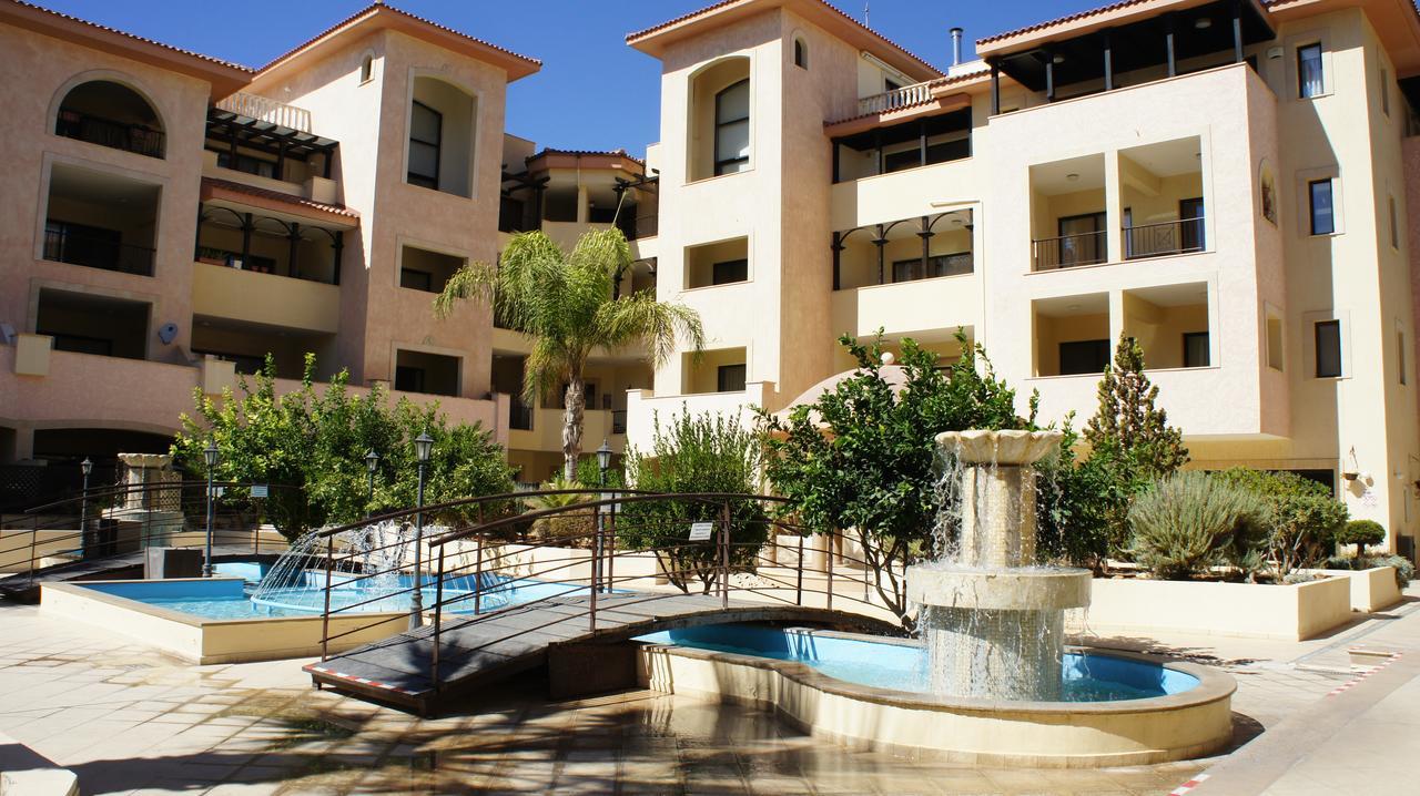 Townhouse Queens Gardens Paphos Rum bild