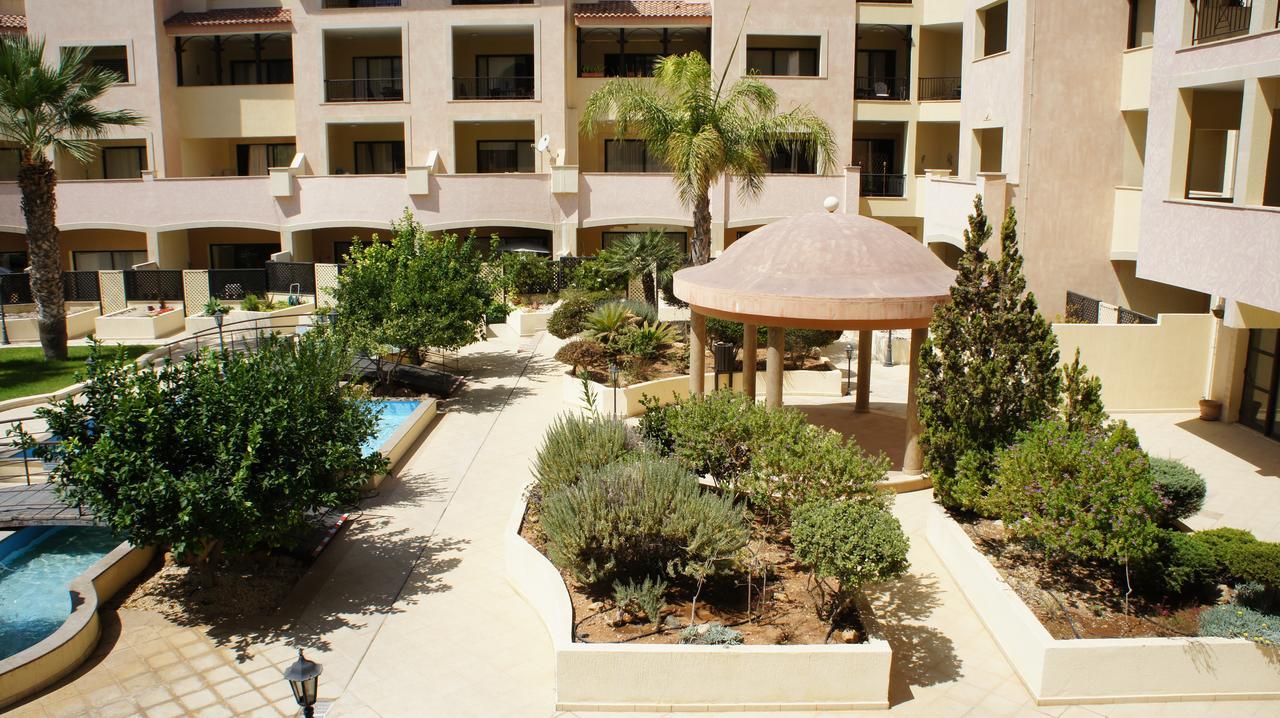 Townhouse Queens Gardens Paphos Exteriör bild